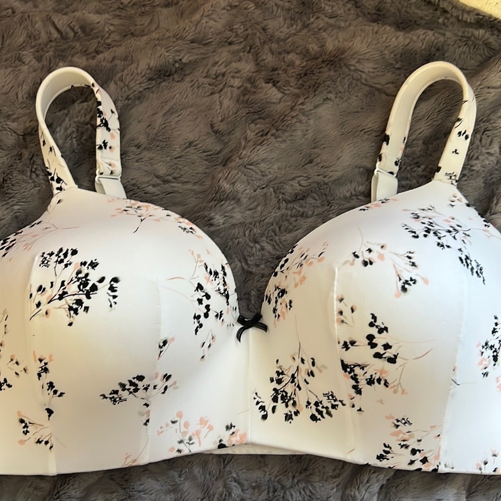 Cacique wire free lightly lined t-shirt bra 40DD